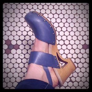 Dansko "Thea" sky blue size 39 clog